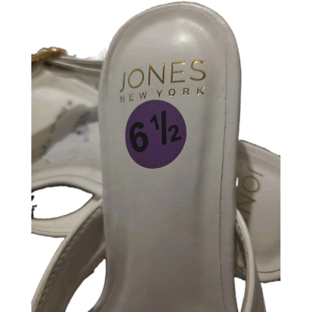 Womens White  Jones New York Slip Ones Lisiana Dress Shoe. Size 6.5.